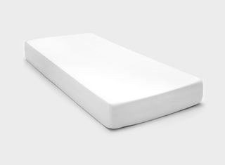 Fitted bed sheet in white, made from stretchy cotton fabric, perfectly fitting a single mattress by It-Fits with deep pockets on a plain background.