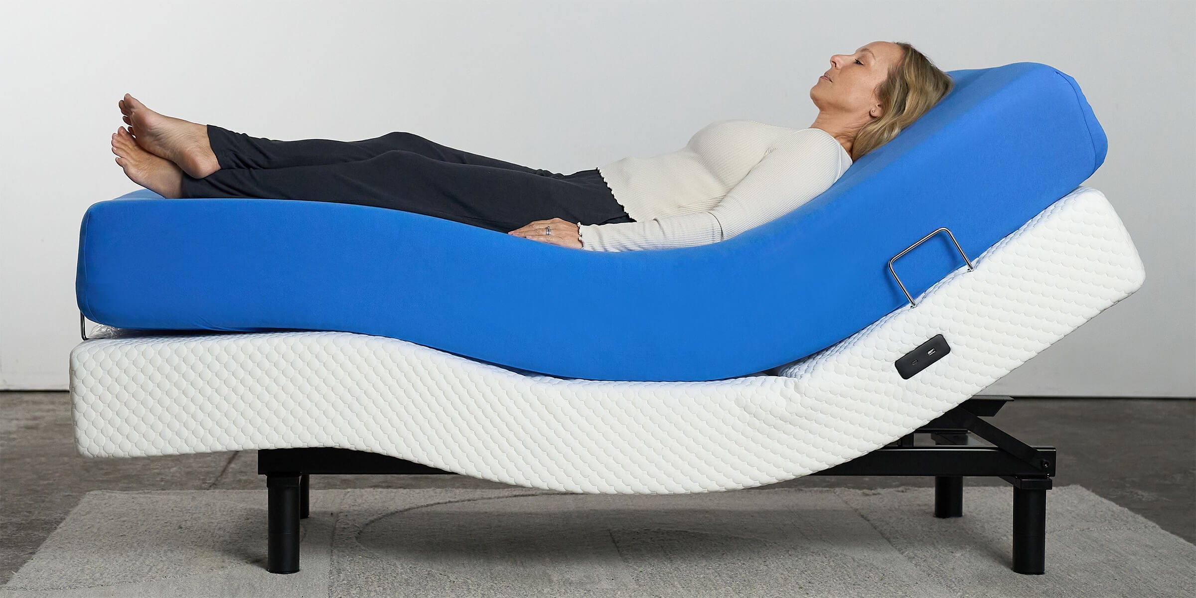 Stretch jersey fitted sheet staying smooth on a moving adjustable bed