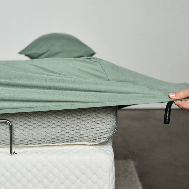 Stretch jersey fitted sheet easily stretching over a mattress corner for a quick and effortless fit.